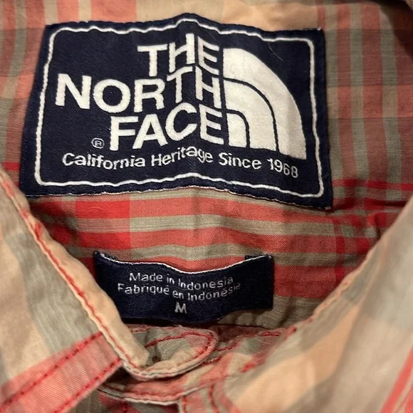B0321 The North Face Mens plaid Shirt SZ medium
Preppy quiet luxury - Picture 2 of 9